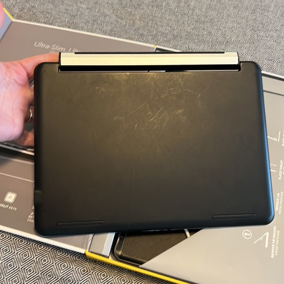 Zaag slim tablet keyboard with detachable case - Picture 7 of 10